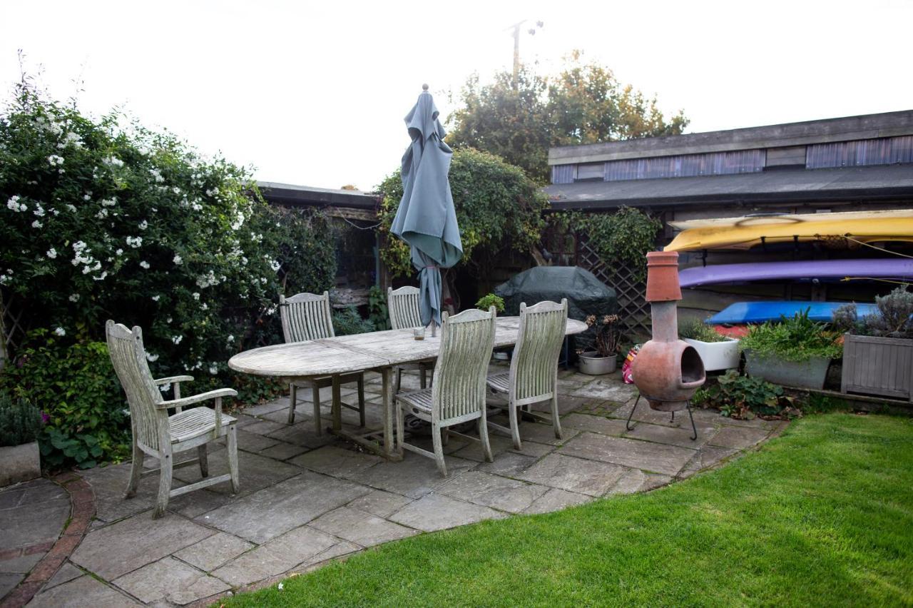Cosy Cottage Ground Floor Bedroom Ensuite With Private Entrance Chichester Exterior photo