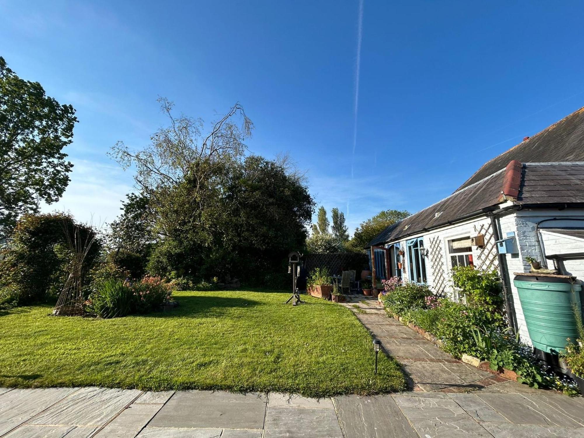 Cosy Cottage Ground Floor Bedroom Ensuite With Private Entrance Chichester Exterior photo